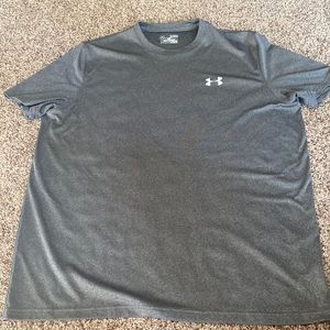 Under Armour T-shirt